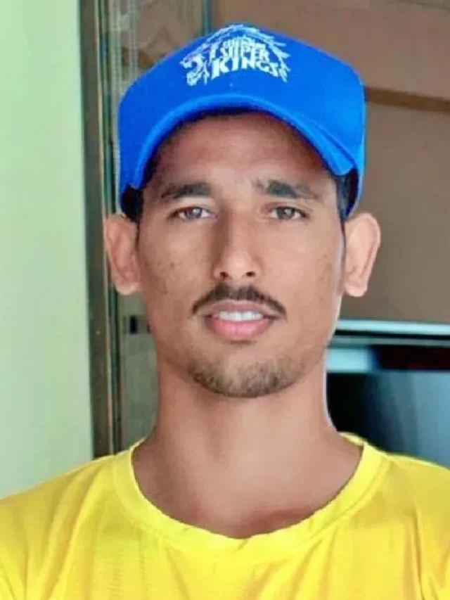 MS-Dhoni-CSK-Net-Bowler-Mohammad-Izhar