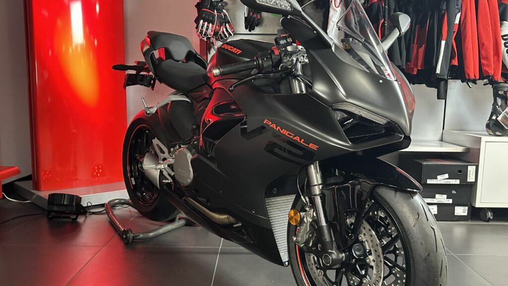 Ducati Panigale V2 2025