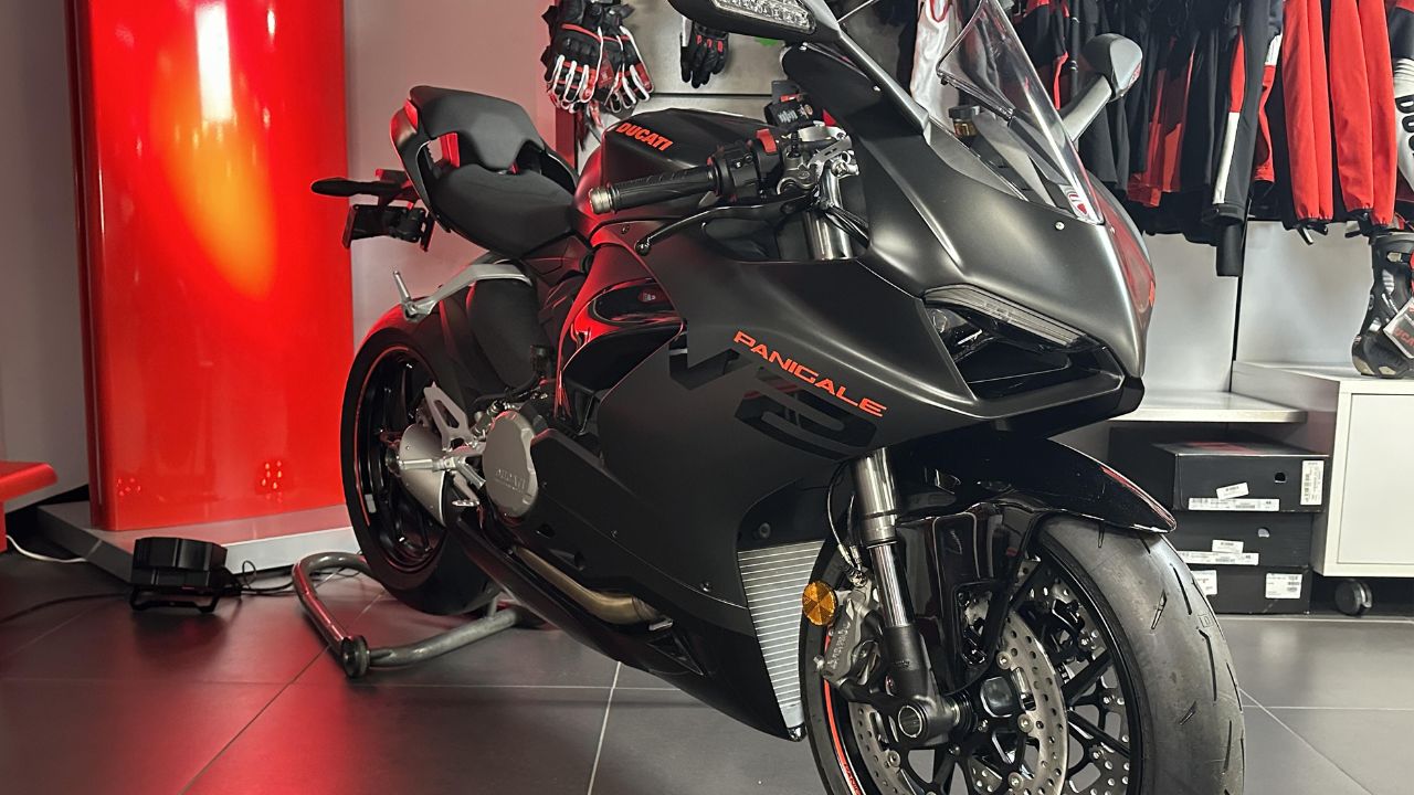 Ducati Panigale V2 2025